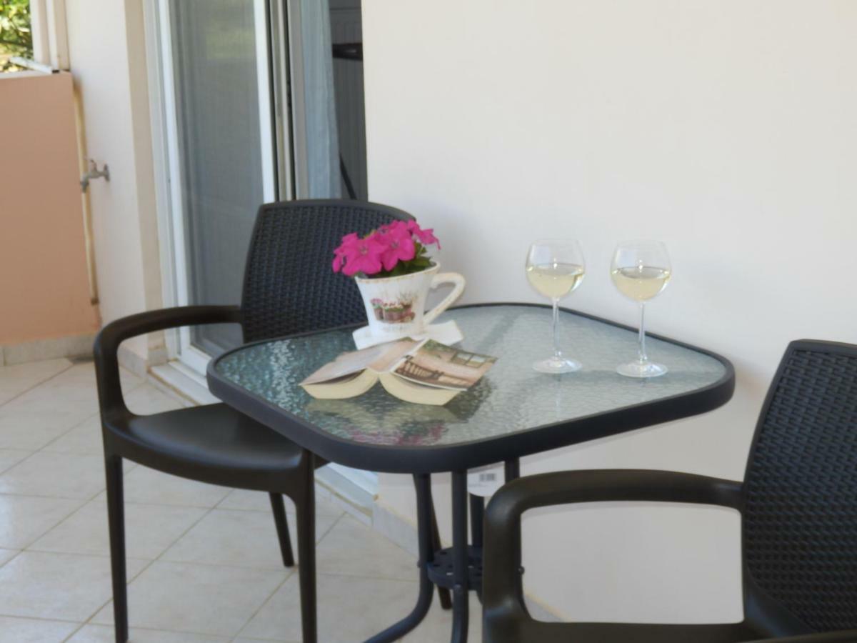 Charisma Apartment ปลาเตเนียส ภายนอก รูปภาพ